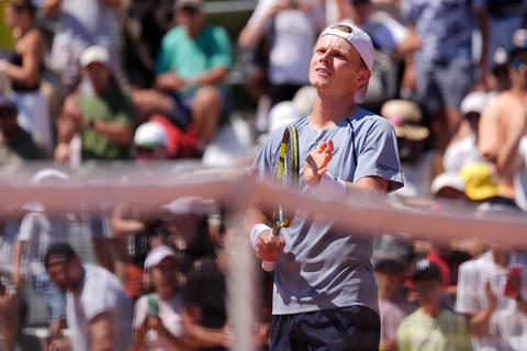 Jesper de Jong gaat in discussie met umpire na opmerkelijk moment op Roland Garros: 'Ben je serieus?'