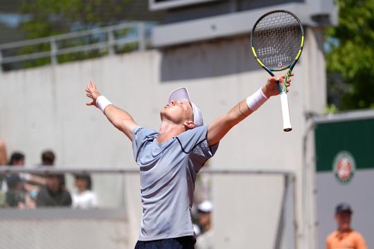 Bekende vriendin van toptennisser Jesper de Jong wordt beloond voor reis: 'Oh my God!'