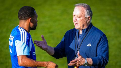 Bijzonder inkijkje bij Curaçao van bondscoach Dick Advocaat: 'Hij heeft mijn leven veranderd'