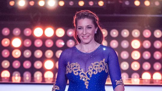 Schaatslegende Anni Friesinger (49) brengt verrassing mee naar geliefde Ids Postma: 'Ze zijn zo fit en groot'