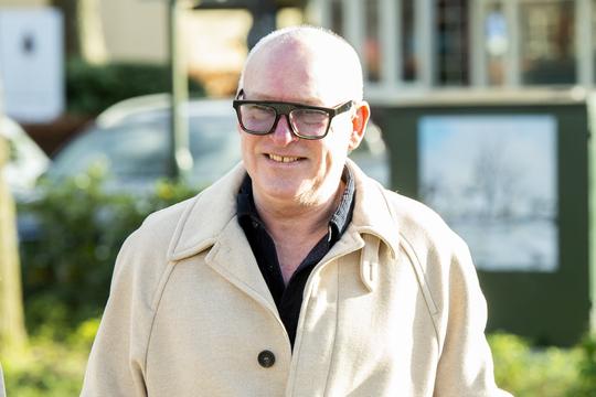 René van der Gijp (65) stapte voor zijn TV-carrière in ander werkveld: 'Ik wilde Victoria's Secret bij grof vuil zetten'