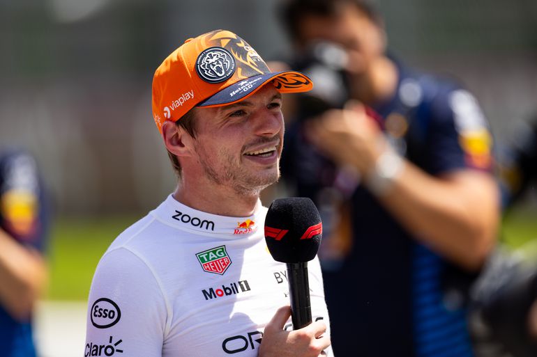 Max Verstappen in opperbeste stemming na pole position in Oostenrijk: 'Dat was een tijd geleden'