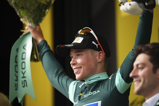 Frank van den Broek mag twee speciale truitjes aan in tweede etappe Tour de France, maar krijgt er maar één