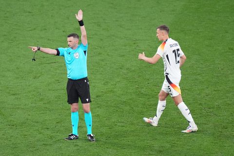 'Gewoon geen VAR meer': Rafael van der Vaart en Youri Mulder walgen bij Studio Fußball van EK-regels