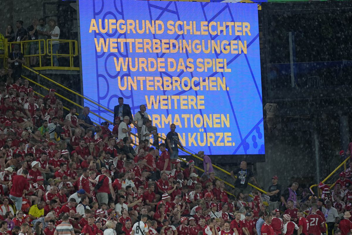 EK-wedstrijd Duitsland - Denemarken lang gestaakt vanwege noodweer boven stadion