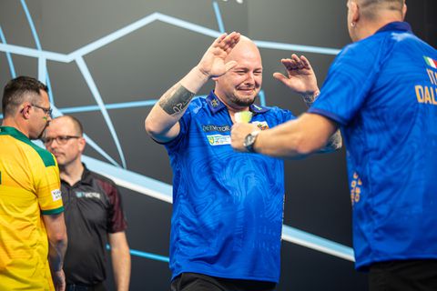 Kampioenen van 2022 liggen al uit World Cup of Darts na stunt Italië