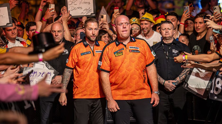 Michael van Gerwen zet Danny Noppert op zijn plek na verlies tegen België: 'Het zat er wél in'