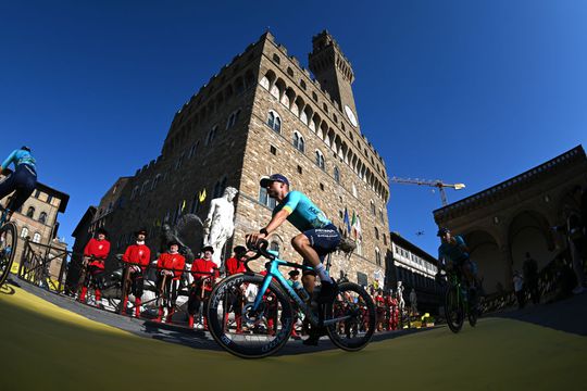 Zonnesteek en darmproblemen deden eerste uitvaller van Tour de France de das om