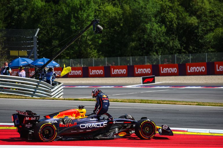 Max Verstappen reageert op excuses na aanrijding in GP van Oostenrijk: 'Toen was het meteen klaar'
