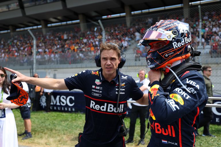 Max Verstappen beleeft drama bij GP Oostenrijk, rookie maakt excuses richting Nederlander