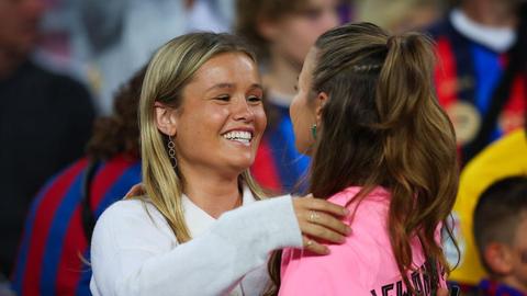 Mikky Kiemeney (vrouw van Frenkie de Jong) deelt intieme plaatjes vóór duel met Marokko: 'Soccer mom'
