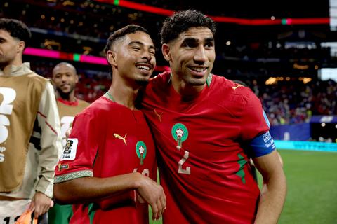 Lastige keuze tussen Denzel Dumfries en Achraf Hakimi: 'Ik vind hem completer'