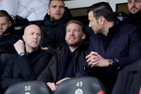 Ajax neemt plotseling afscheid van directeur Marijn Beuker