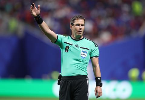 Scheidsrechter Danny Makkelie nog niet klaar op WK: arbiter fluit topfavoriet in zestiende finales