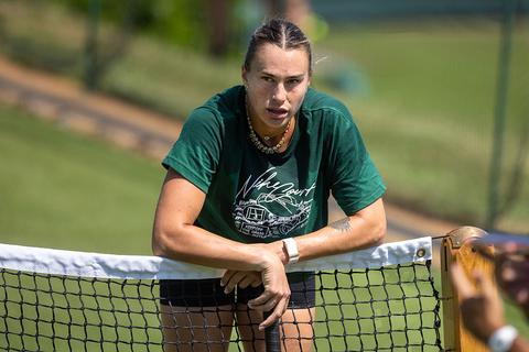 Toptennisster Aryna Sabalenka (28) openhartig over worsteling met haar uiterlijk: 'Zo ben ik geboren'