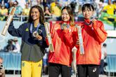 Rayssa Leal (16), Yoshizawa Coco (14) en Liz Akama (15). Getty Images