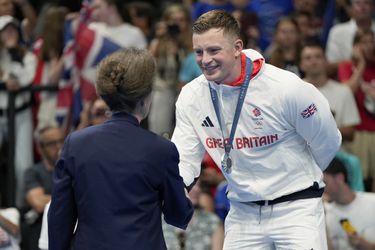 Legendarische zwemmer Adam Peaty test dag na olympisch zilver positief op corona