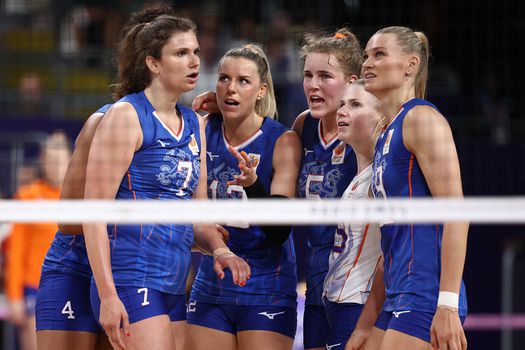 Oranje-volleybalsters laten megastunt uit vingers glippen, maar staan niet helemaal met lege handen