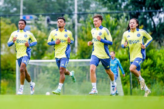 Duidelijke taal bij Ajax: 'Vier spelers zijn teruggezet naar beloften en mogen vertrekken'