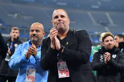 Bondscoach van Israël belandt in 'onaangename en gevaarlijke' situatie