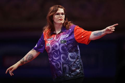 Nederlandse dartster Noa-Lynn van Leuven emotioneel na omstreden besluit: 'Het breekt mijn hart'
