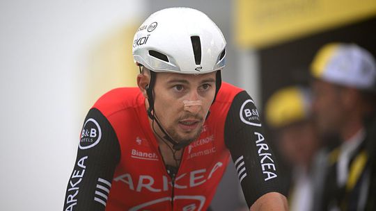 Tour de France-sensatie loopt op bizarre wijze een heftige blessure op: 'Sorry voor iedereen die dat dacht'