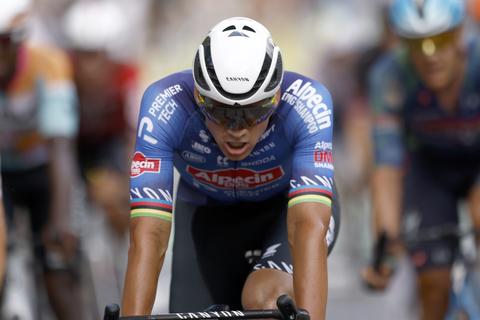 Uitgeputte Mathieu van der Poel zorgt voor herkenning bij topschaatser: 'Lichaam verkeerde in een shock'