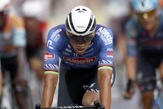 Uitgeputte Mathieu van der Poel zorgt voor herkenning bij topschaatser: 'Lichaam verkeerde in een shock'