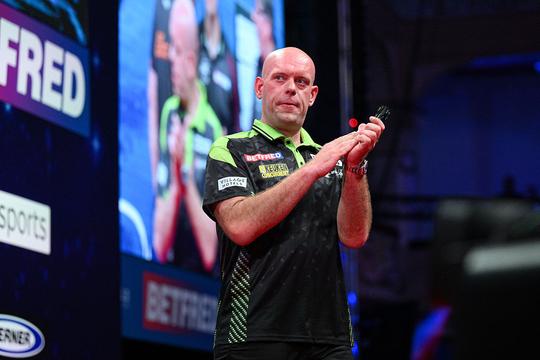 Pijnlijke vergelijking voor topdarter Michael van Gerwen: 'Dat is een grote zorg voor hem'