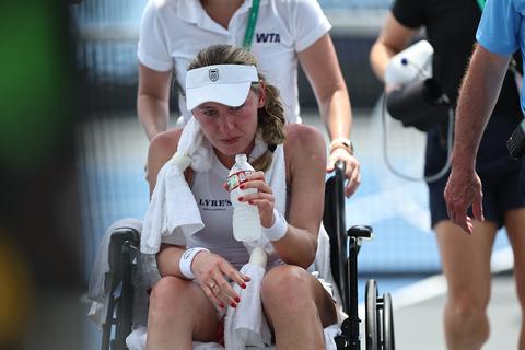 Grote schrik om toptennisster (31): piepjonge tegenstander barst zelf ook in huilen uit