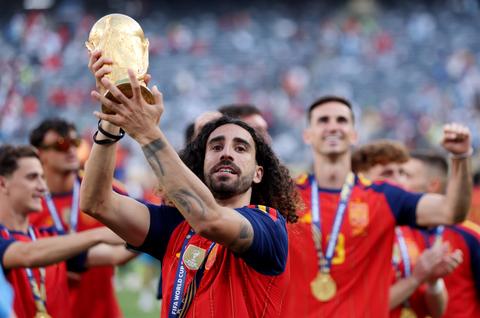 Spaanse WK-uitblinker Marc Cucurella laat opvallende en controversiële haardos achter zich