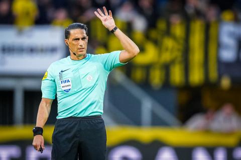 Oud-toparbiter voorspelt problemen in Eredivisie met nieuwe regels: 'Kleuterniveau'
