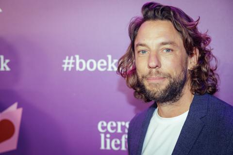 Oud-wielrenner Thomas Dekker (41) maakt samen met geliefde droevig nieuws bekend: 'Je was nog zo klein'