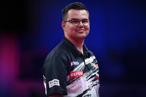 Topdarter Gian van Veen doorbreekt magische geldgrens bij de PDC