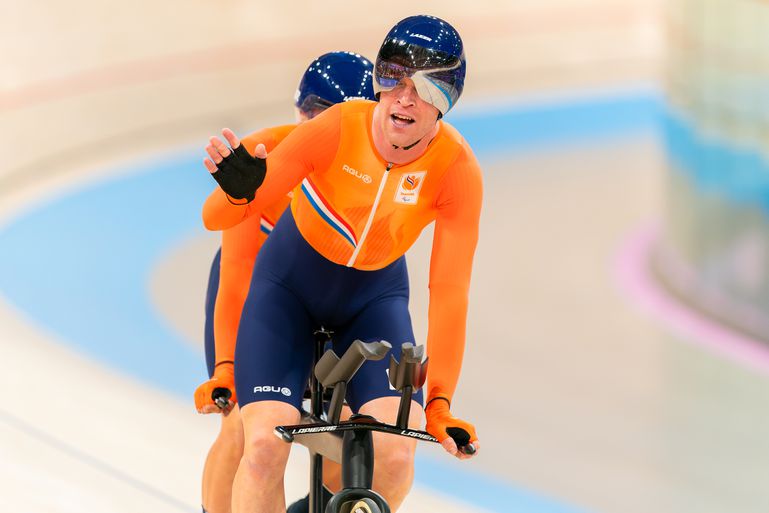 Nieuwe gouden medaille voor TeamNL op Paralympische Spelen: baanwielrenner Tristan Bangma grijpt op sensationele wijze olympische titel