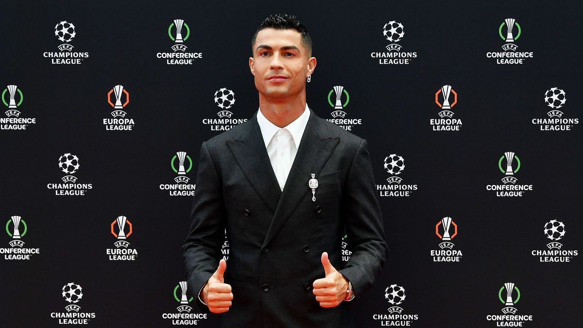 Cristiano Ronaldo schittert bij Champions League-loting met opvallende sieraden