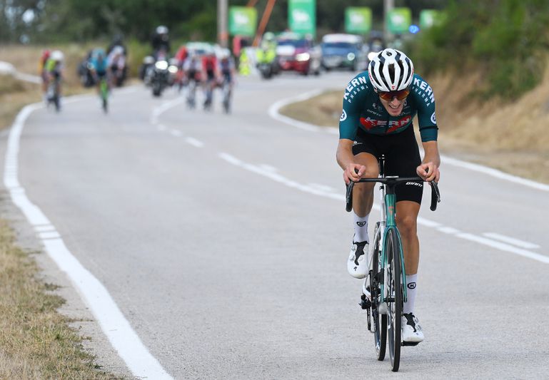 Stuntende Spanjaard zorgt voor sensatie met eerste profzege in Vuelta