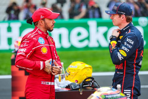 Voormalig aartsrivalen Max Verstappen en Lewis Hamilton eensgezind na opvallend nieuws: 'Hij verdient dit'
