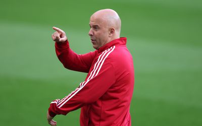 Opmerkelijke boodschap van Arne Slot in transfersoap Liverpool: 'We wachten af'