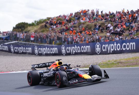 Pijnlijke eerste training voor Max Verstappen in Zandvoort: Nederlander eindigt in de grindbak