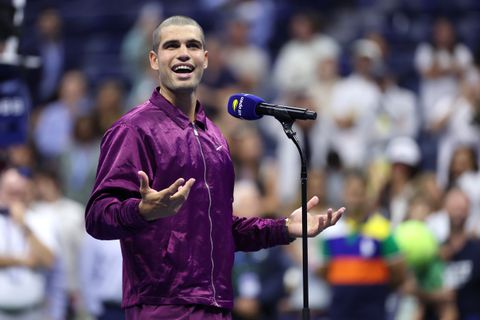 Toptennisser Carlos Alcaraz laat fans gillen en stroomt simpel door naar achtste finales US Open