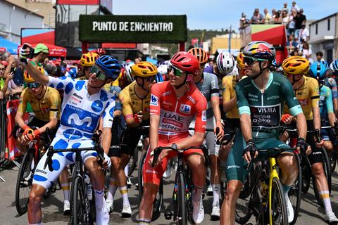 Klassementen Vuelta à España | Enric Mas nieuwe leider na opgave Tadej Pogacar, Wout van Aert in het groen