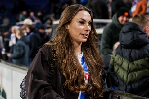 Topschaatsster Femke Kok in de wolken met schitterend cadeau: 'Hoe cute'