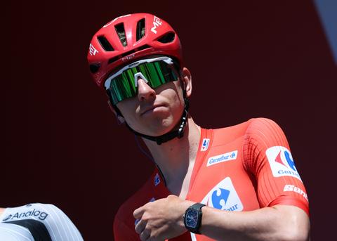 Dit is waarom Tadej Pogacar hard ten val kwam in Vuelta a España