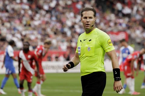 Landskampioen woedend op Danny Makkelie: team dient officiële klacht in en haalt uit