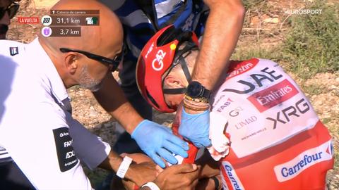 Drama voor topwielrenner Tadej Pogacar in Vuelta: rodetruidrager stapt zwaargehavend af