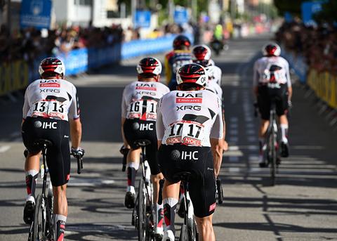 Ploeg Tadej Pogacar in zak en as na drama in Vuelta: 'Donkere kant van het wielrennen'