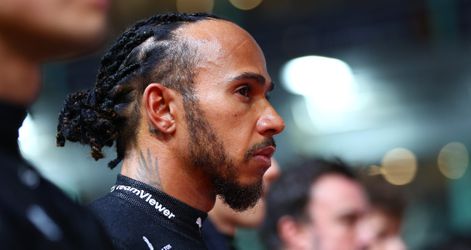 Formule 1-legende Lewis Hamilton onthult psychische problemen: 'Ik sprak wel met een vrouw...'