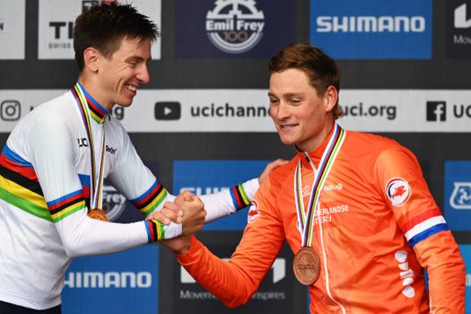 Gretige Mathieu van der Poel dolblij met WK-brons na opvallende tactiek: 'Dat was mijn plan'