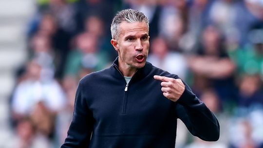 Feyenoord-coach Robin van Persie onder vuur bij oud-voetballers: 'Hij gedraagt zich heel onvolwassen'